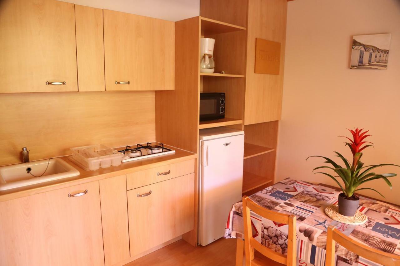 Camping Le Ruisseau Saint-André-de-Seignaux Zewnętrze zdjęcie